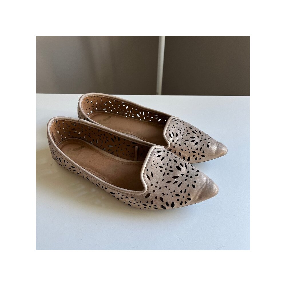 REPORT Closed Toe Flats Neutral Metallic Color Women's 9 Wide